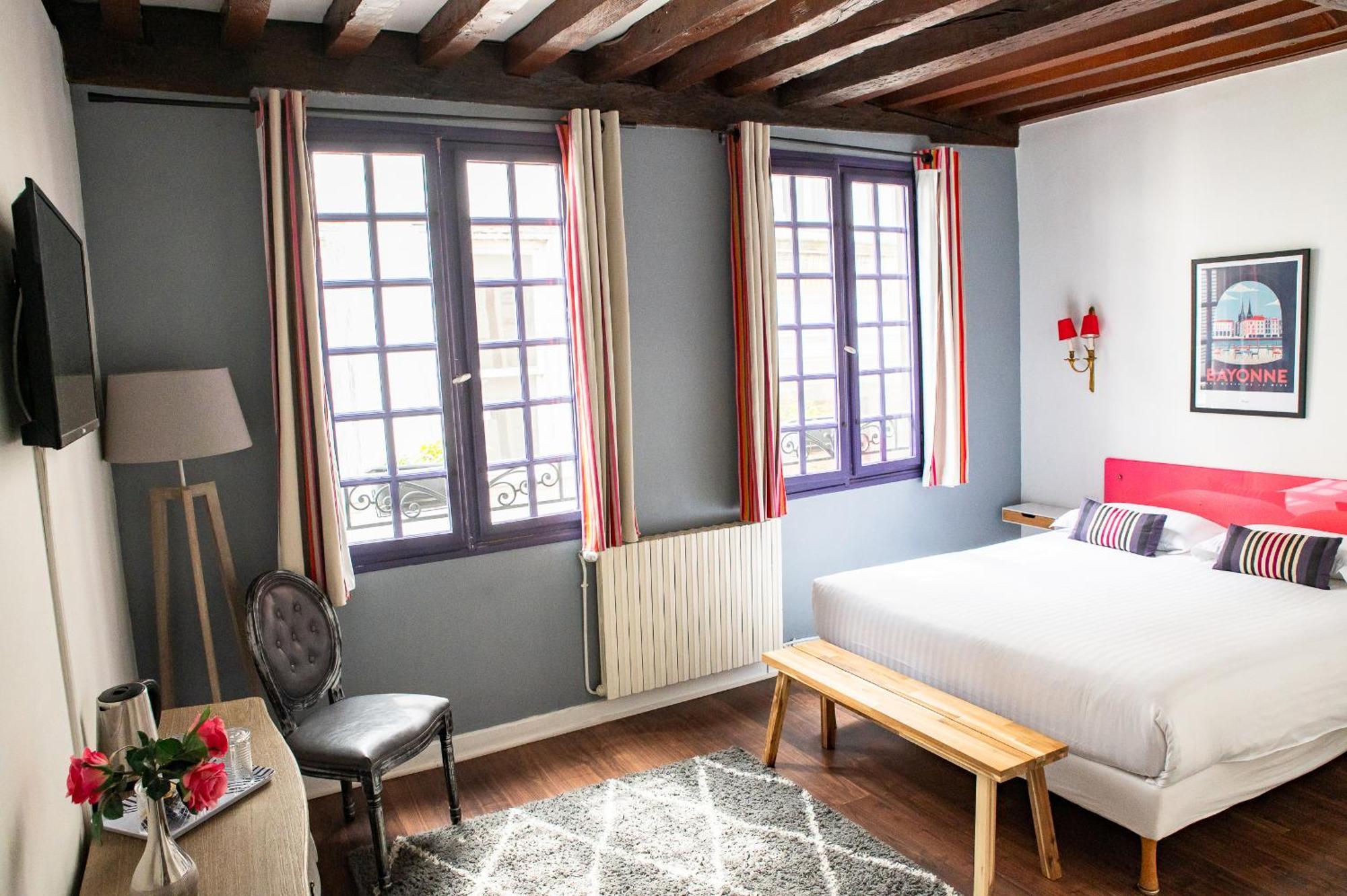 Le Port Neuf Hotel